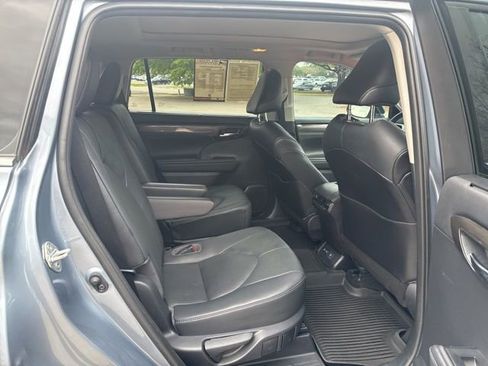 Used 2021 Toyota Highlander Platinum AWD/4WD image 16