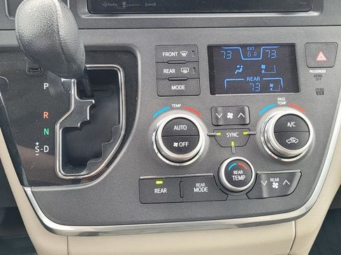 Used 2017 Toyota Sienna LE FWD image 23