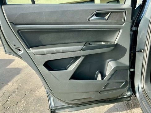 Used 2020 Volkswagen Atlas Cross Sport SE w/ Towing Package image 31