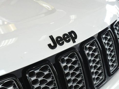 Used 2021 Jeep Grand Cherokee Laredo X AWD/4WD image 5