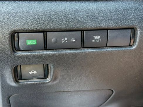 Used 2024 Nissan Sentra SV FWD image 8