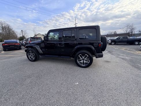 Used 2024 Jeep Wrangler Unlimited w/ Convenience Group AWD/4WD image 44