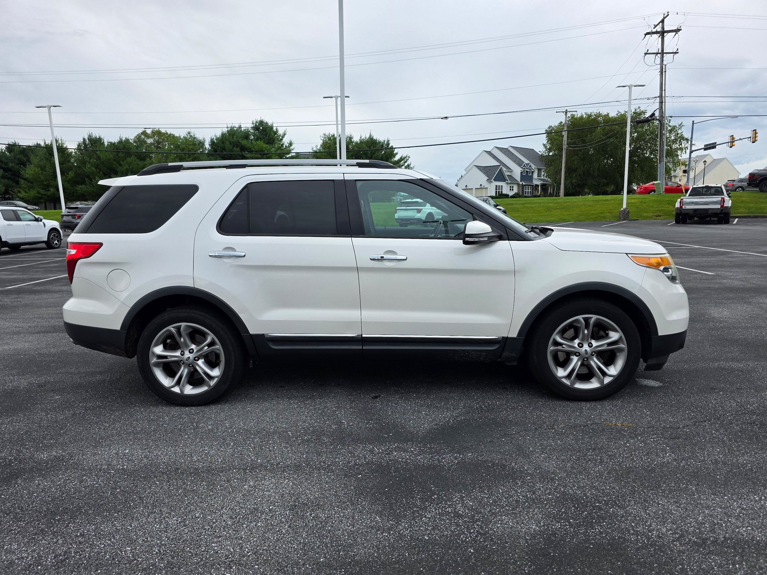 Used 2014 Ford Explorer Limited w/ Equipment Group 301A AWD/4WD image 6