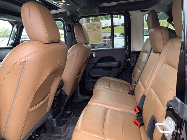 Used 2022 Jeep Wrangler Unlimited Sahara AWD/4WD image 25