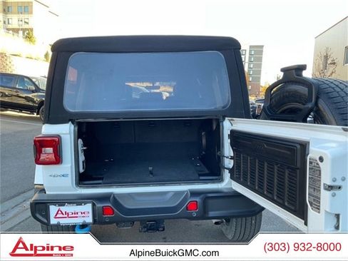 Used 2022 Jeep Wrangler Unlimited Sahara w/ Cold Weather Group image 15