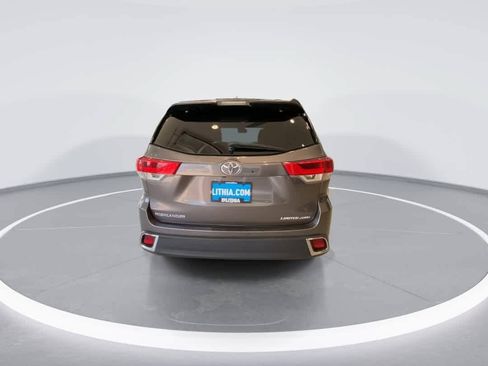 Used 2017 Toyota Highlander Limited AWD/4WD image 7