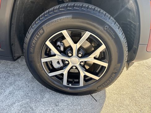 Used 2025 Jeep Grand Cherokee Limited image 23