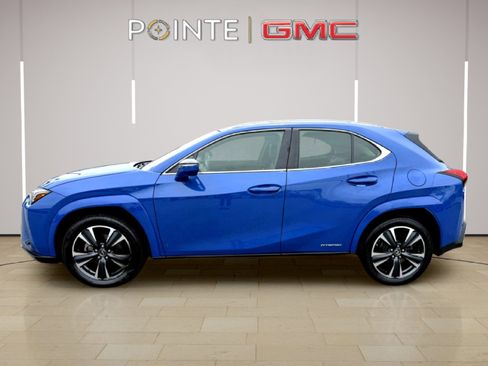 Used 2022 Lexus UX 250h w/ Premium Package image 9