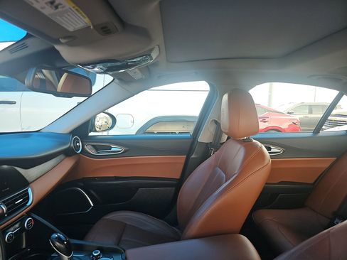 Used 2019 Alfa Romeo Giulia Ti image 15