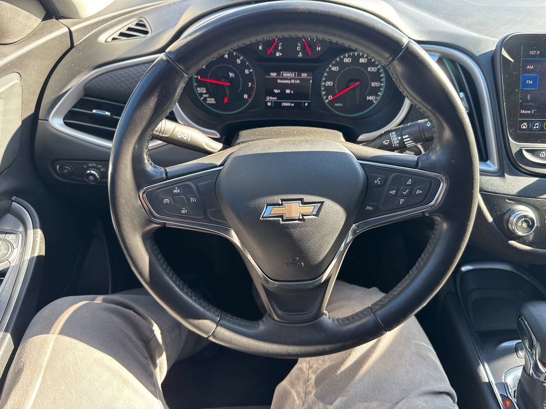 Used 2021 Chevrolet Malibu RS FWD image 32