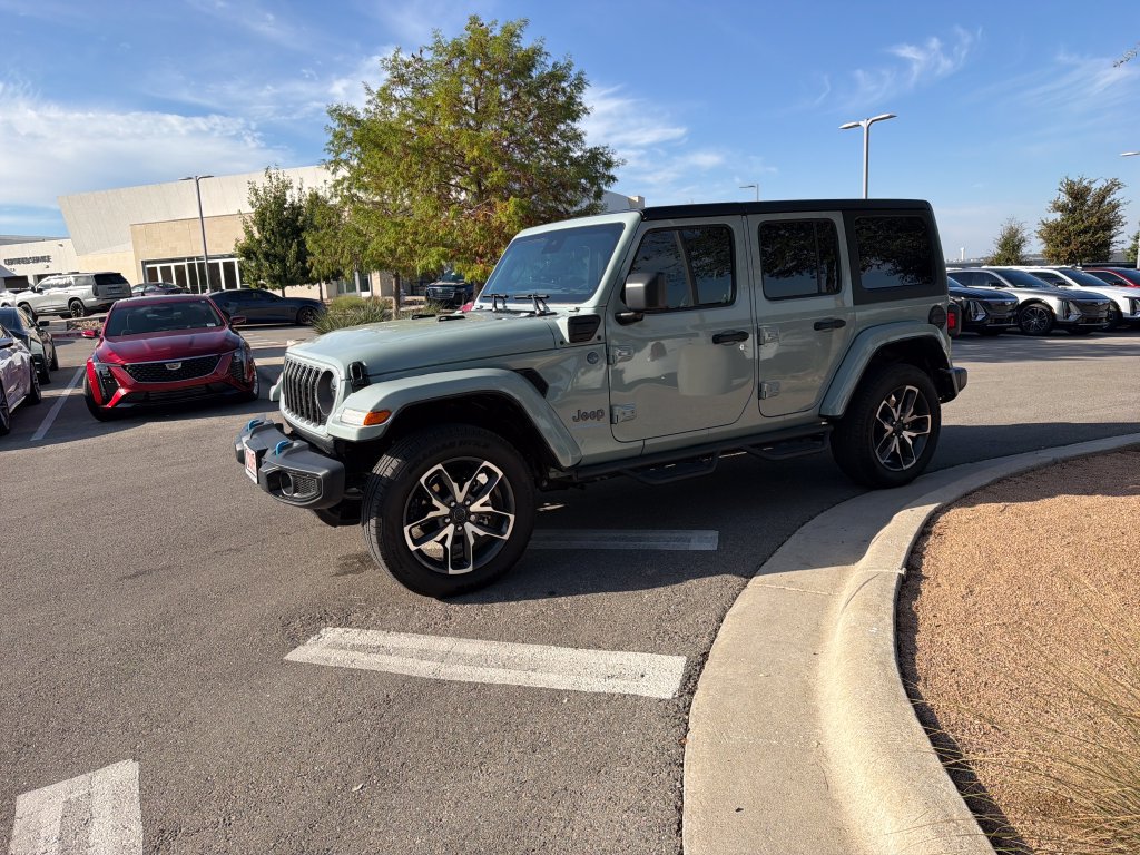 Used 2024 Jeep Wrangler Unlimited w/ Convenience Group AWD/4WD image 3