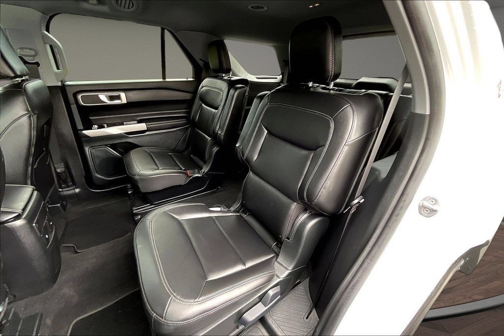Used 2024 Ford Explorer XLT w/ Equipment Group 202A AWD/4WD image 25