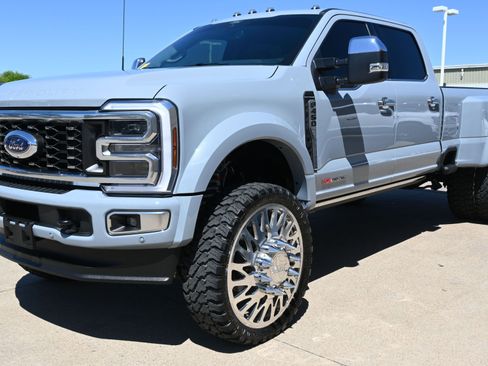 Used 2025 Ford F450 Platinum w/ Platinum Plus Package AWD/4WD image 2