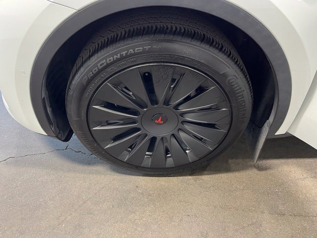 Used 2021 Tesla Model Y Long Range AWD/4WD image 29