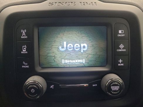 Used 2016 Jeep Renegade Latitude FWD image 27