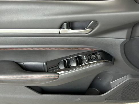 Used 2023 Nissan Altima 2.5 SR image 3