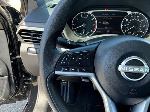 Used 2025 Nissan Altima 2.5 SV FWD image 12