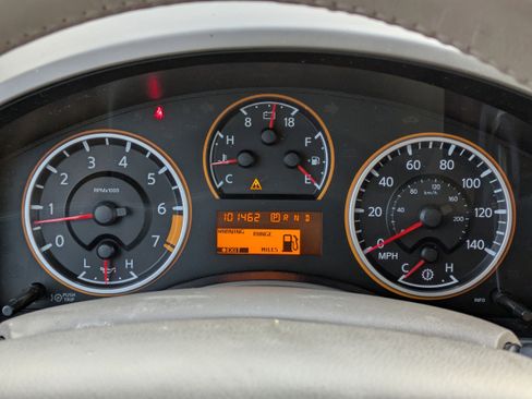 Used 2015 Nissan Titan SV w/ SV Value Truck Package image 25