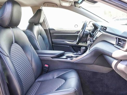 Used 2019 Toyota Camry SE FWD image 16