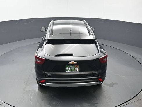 Used 2025 Chevrolet Trax LT FWD image 39
