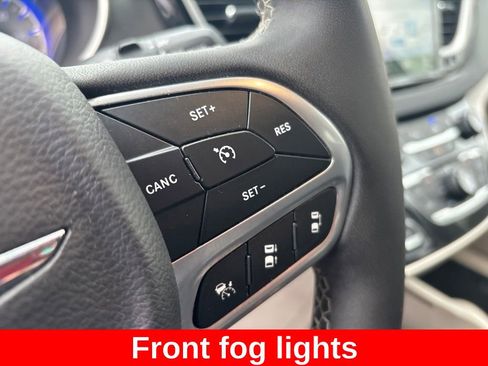 Used 2023 Chrysler Pacifica Touring-L FWD image 20
