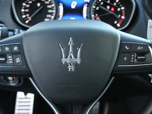 Used 2020 Maserati Levante S GranSport image 35