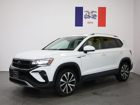 Used 2023 Volkswagen Taos SE FWD image 8