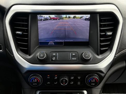 Used 2021 GMC Acadia SLE w/ Driver Convenience Package FWD image 19
