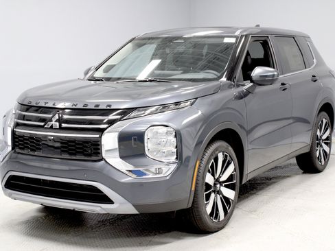 New 2025 Mitsubishi Outlander SE image 5