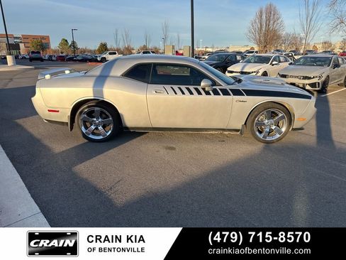 Used 2010 Dodge Challenger R/T image 3