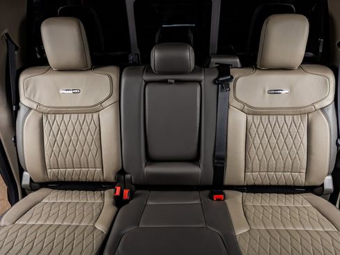 Used 2025 Ford F450 Platinum w/ Platinum Plus Package image 34