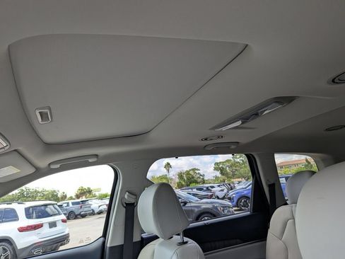 Used 2023 Kia Telluride EX w/ EX Captain's Chair Package FWD image 23