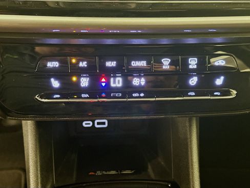 Used 2023 Chevrolet Bolt EUV LT w/ Comfort Package image 24