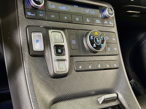 Used 2023 Hyundai Palisade Limited w/ Winter Package AWD/4WD image 17