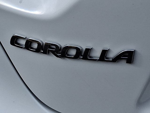 Used 2025 Toyota Corolla LE FWD image 30