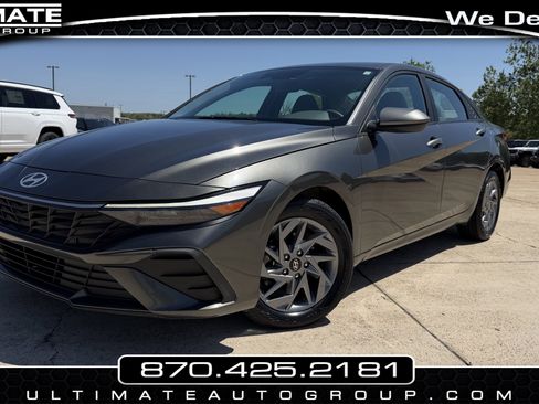 Used 2024 Hyundai Elantra SEL FWD image 1