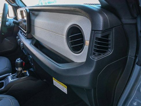 New 2025 Jeep Gladiator Sport image 33