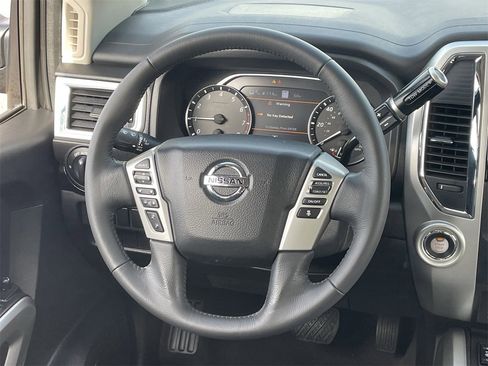 Used 2021 Nissan Titan SV w/ SV Convenience Package image 15