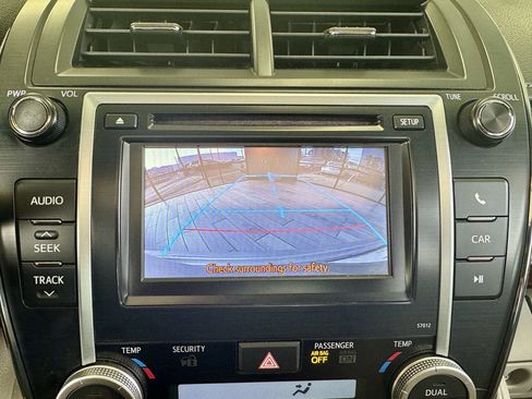 Used 2012 Toyota Camry XLE w/ Leather Pkg image 11