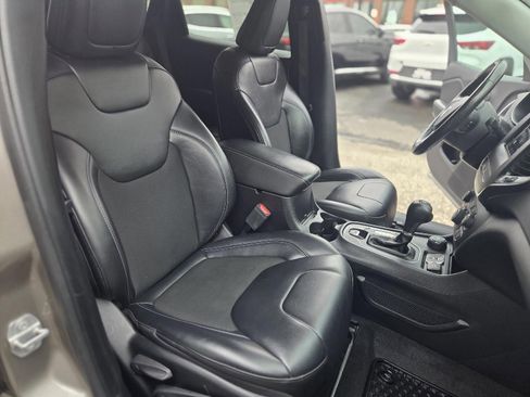 Used 2020 Jeep Cherokee Latitude Plus w/ Cold Weather Group image 25