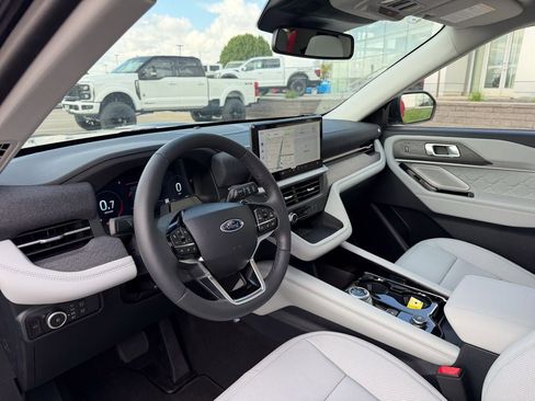 New 2026 Ford Explorer Platinum AWD/4WD image 9