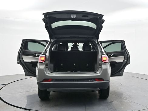 Used 2024 Jeep Compass Limited image 43