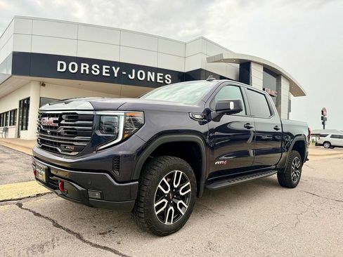 Used 2024 GMC Sierra 1500 AT4 w/ Technology Package AWD/4WD image 1