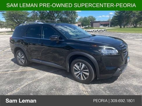 Used 2023 Nissan Pathfinder SL w/ Black Appearance Package AWD/4WD image 2