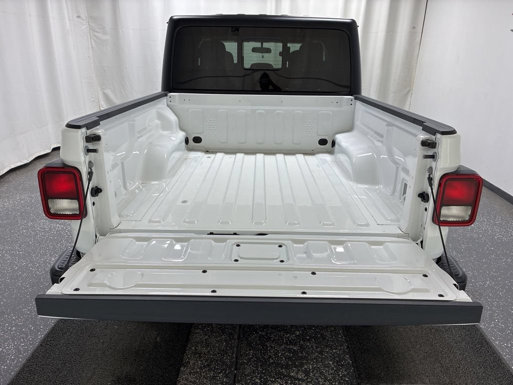 Used 2023 Jeep Gladiator Sport AWD/4WD image 6