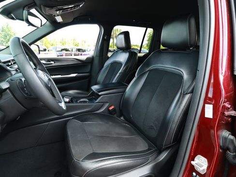 Used 2024 Jeep Grand Cherokee Altitude RWD image 24