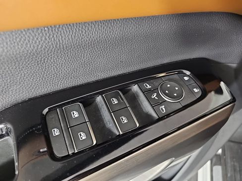 Used 2024 Nissan Pathfinder Platinum FWD image 26