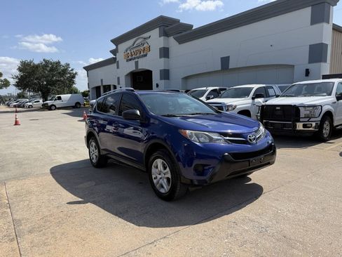 Used 2014 Toyota RAV4 LE FWD image 2