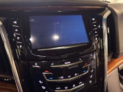Used 2016 Cadillac Escalade ESV Premium image 12