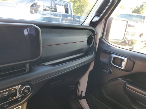 Used 2024 Jeep Wrangler Unlimited Rubicon AWD/4WD image 25